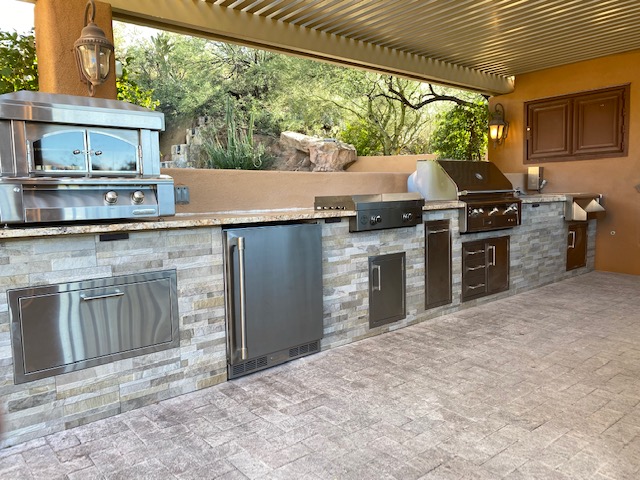 Outdoor Kitchens & Built in Grills - BBQ Islands & Custom Patio Kitchens